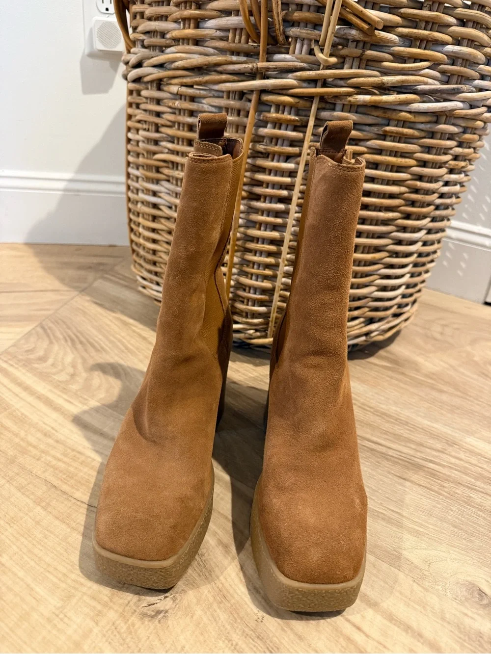 Chinese Laundry Caleigh Platform Chelsea Boots 7.5
